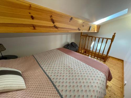 Un ou plusieurs lits dans un hébergement de l'établissement Maison de ville a 5 min à pied de la tour Luma