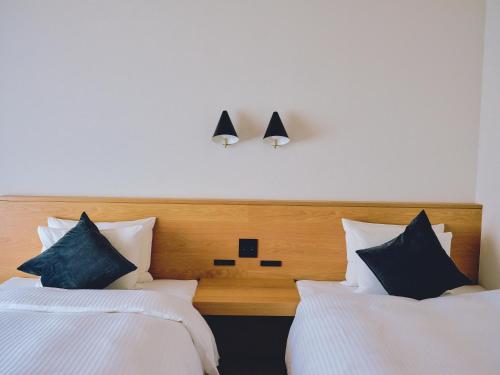 Postel nebo postele na pokoji v ubytování BIRD HOTEL