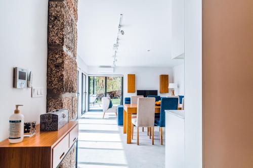 a kitchen and dining room with a table and chairs at A Casa dos Avós in Celorico de Basto