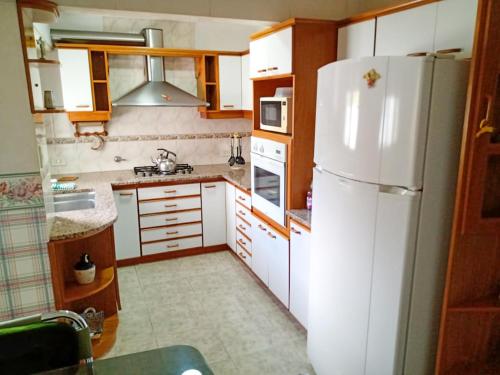 Kuchyň nebo kuchyňský kout v ubytování 25puntocinco alquiler x día con cochera Tandil