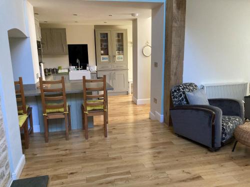 Fotografie z fotogalerie ubytování Kitchener Cottage Swanage very close to beach v destinaci Swanage