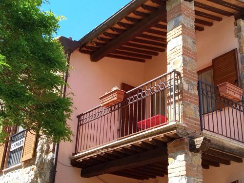 a balcony on the side of a house at I TRE POETI in Saturnia