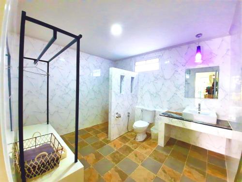 ห้องน้ำของ Koh Larn Riviera