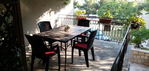 a table and four chairs on a balcony at Summerhouse Duće Omiš in Duće