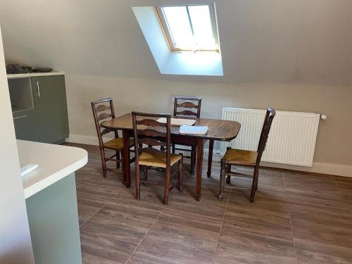a dining room with a table and chairs and a window at the Parc Place in Sarlat-la-Canéda