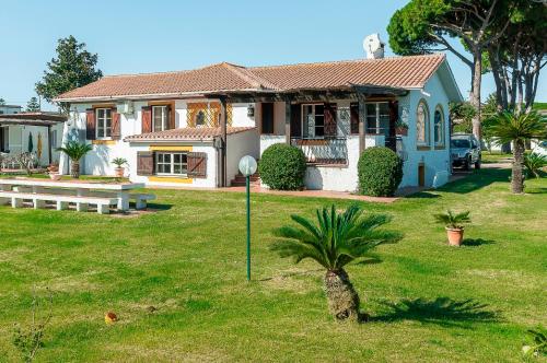 Gallery image of Villa con Piscina al Circeo in un oasi di parco in San Felice Circeo