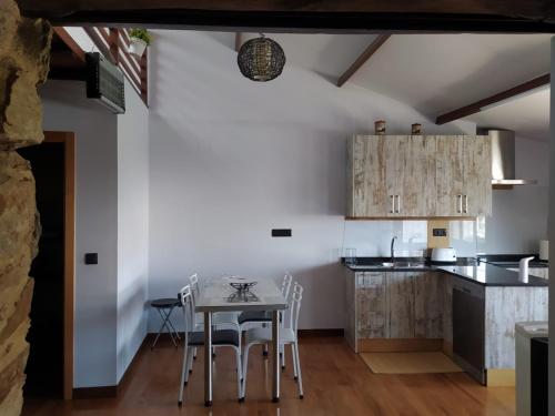 Kuchyňa alebo kuchynka v ubytovaní Casa das Pozas