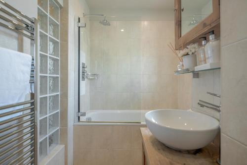 Gallery image of Perfect Location 2 Bed South Kensington Knightsbridge Chelsea with AC in London