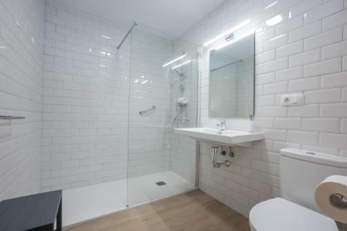 Phòng tắm tại A&F Apartments