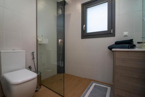 A bathroom at Red Rock villa, Plaka Elounda