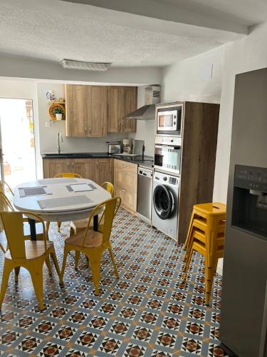 a kitchen with a table and chairs and a dining room at Casa Santa María 2 con jardín y barbacoa in Arévalo