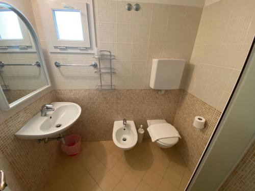 a bathroom with a toilet and a sink at Hotel Nanni Garnì in Rimini