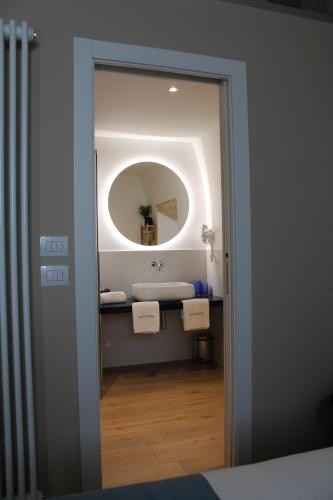 a bathroom with a sink and a mirror at Maison Chene con vasca idromassaggio in Bisceglie