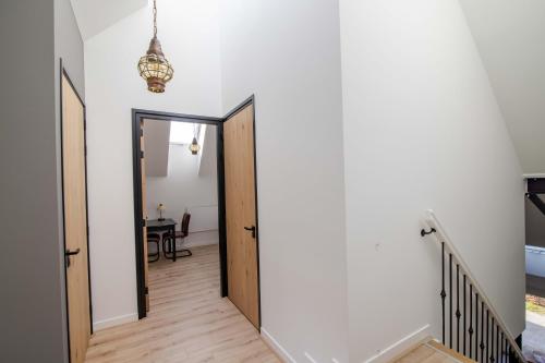 a hallway with a door leading to a dining room at erve Middendorp in Ansen