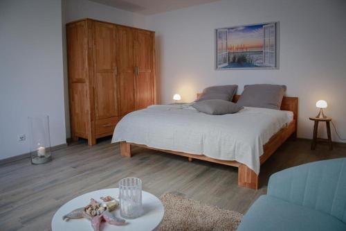 a bedroom with a large bed and a table at Ferienwohnung Viventum34 in Vallendar