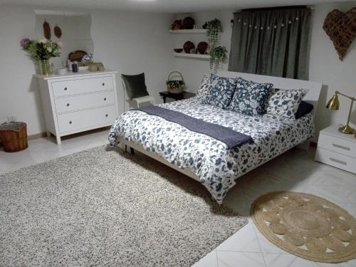 a bedroom with a bed and a dresser at Casa Maria in Scauri
