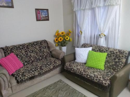 A seating area at Casa e Flat Conforto Gramado