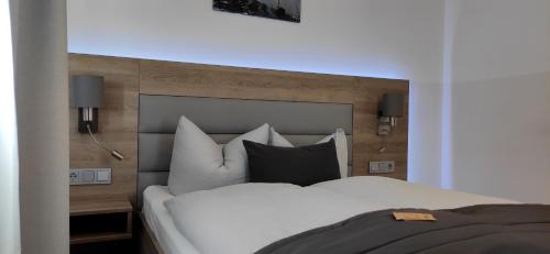 Katil atau katil-katil dalam bilik di Hotel & Restaurant Adler Ittendorf - 24h Self-CheckIn