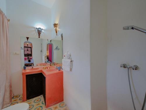Koupelna v ubytování Riad Lazorde De Marrakech