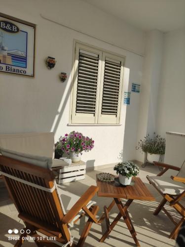 a room with chairs and a table and a window at B&B Faro Bianco in Otranto