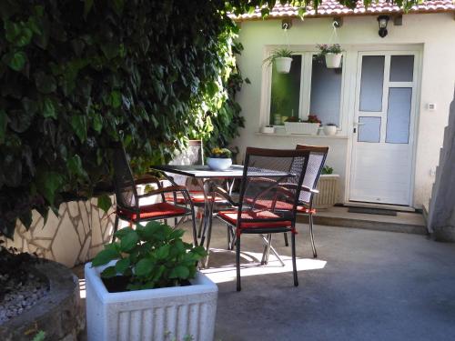 Patio alebo iná vonkajšia časť ubytovania Jagoda Apartman