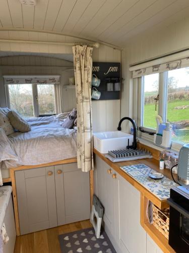 Gallery image of The Orchard Shepherds Hut in Axminster