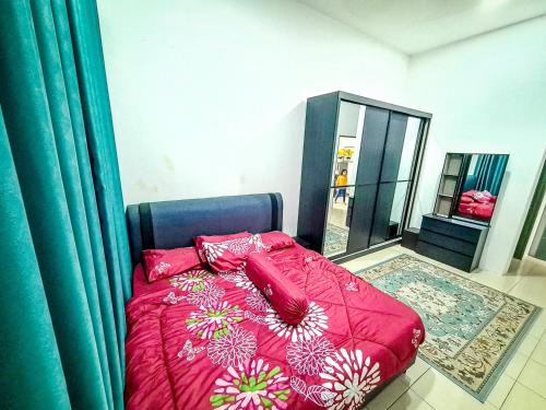 A bed or beds in a room at Q&R Homestay Residence