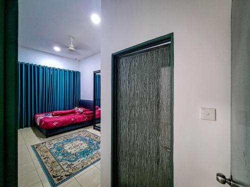 Katil atau katil-katil dalam bilik di Q&R Homestay Residence