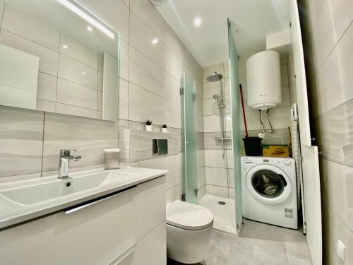 Fresh and cosy appt with Pool, Fiber, LargeTV, Gaming Room