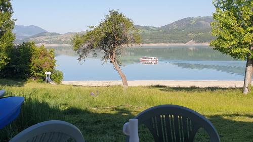 Φωτογραφία από το άλμπουμ του Rez de plage-Canoé+Paddle-70m² σε Savines
