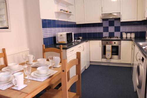 Gallery image of Spacious & Comfortable 3 Bedroom House - FREE WiFi & FREE Parking in Killingbeck