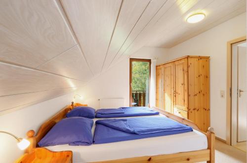 Katil atau katil-katil dalam bilik di Seepark Kirchheim Ferienhaus bei Vera mit Sauna