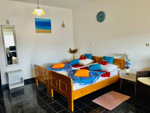 Posteľ alebo postele v izbe v ubytovaní Apartments Anton