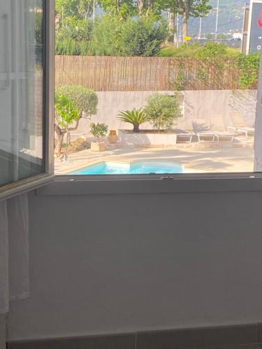 Zdjęcie z galerii obiektu Très grand appartement dans villa à 15 minutes de nice w mieście Colomars