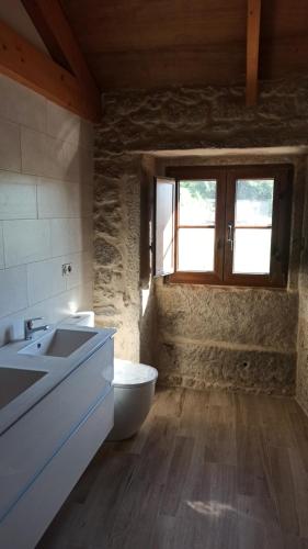 A bathroom at Veiga da Porta - Casa Rural