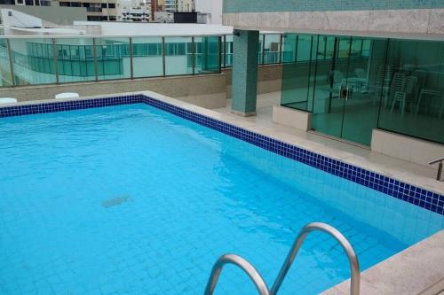 a large swimming pool on the side of a building at Cristal Residence in Vila Velha