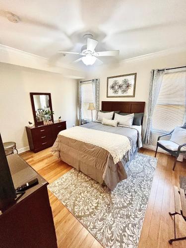a bedroom with a bed and a ceiling fan at COZY DOWNTOWN APARTMENT-Naval Academy Vicinity in Annapolis