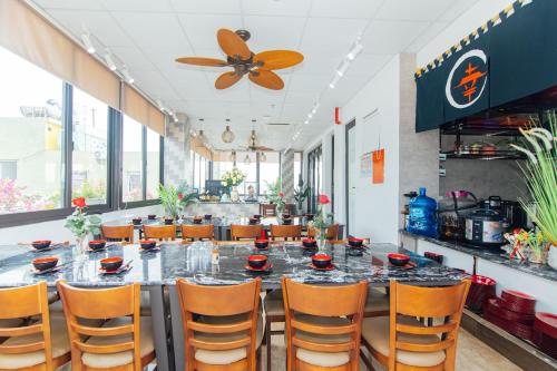 Restaurace v ubytování Maruko Hạ Long Hotel