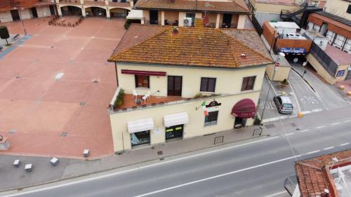 an overhead view of a building on a city street at Albergo Casa Al Sole in Greve in Chianti
