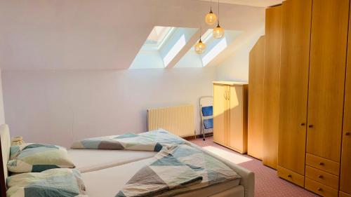 a bedroom with two beds and a skylight at Bernhard Schmidt-Gasse in Gmunden