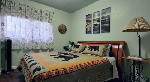 a bedroom with a bed and a lamp at Trinity Escapes - Two Bedroom two bathroom full Apartment near airport in Anchorage