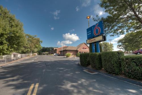 an empty street with a sign on the side of a building at Motel 6-Branford, CT - New Haven in Branford