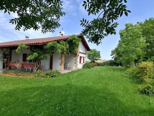 a house with a green lawn in front of it at Baketsua in Saint-Pée-sur-Nivelle