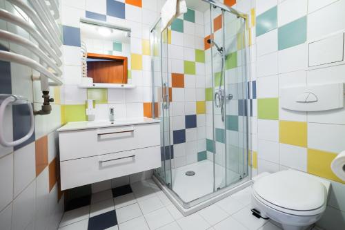 a bathroom with a shower and a toilet at Hotel Angie in Puszczykowo