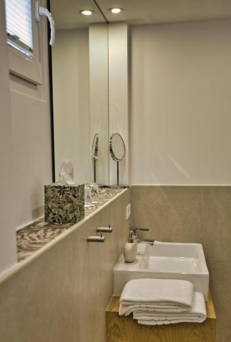 a bathroom with a sink and a mirror at Hotel Hagnauer Seeperle in Hagnau