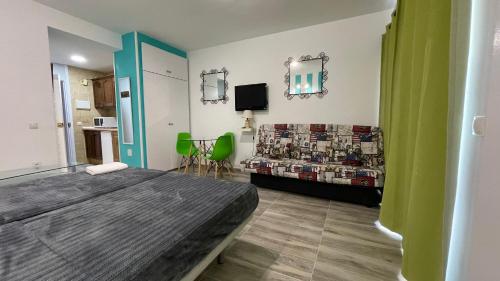 a bedroom with a bed and a couch in a room at estudio con vista al mar 19 in Benalmádena
