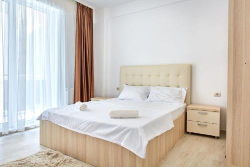 เตียงในห้องที่ Apartament Smarald 1