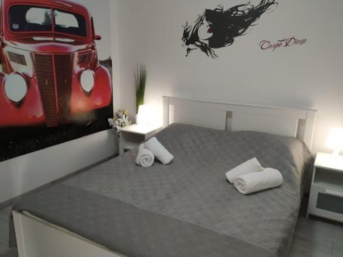 Llit o llits en una habitació de Memory Box Apartman - Šibenik