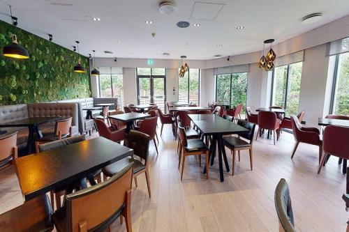 Restaurace v ubytování Village Hotel Chester St David's