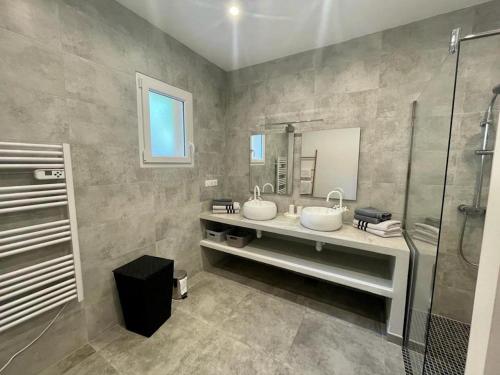 a bathroom with two sinks and a shower at Case Di A Cappana-Villa CARLA in Bonifacio